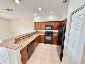 8380 SW 25th Ct in Miramar, FL - Foto de edificio - Building Photo