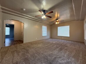 700 Philippine St in Taft, CA - Building Photo - Building Photo