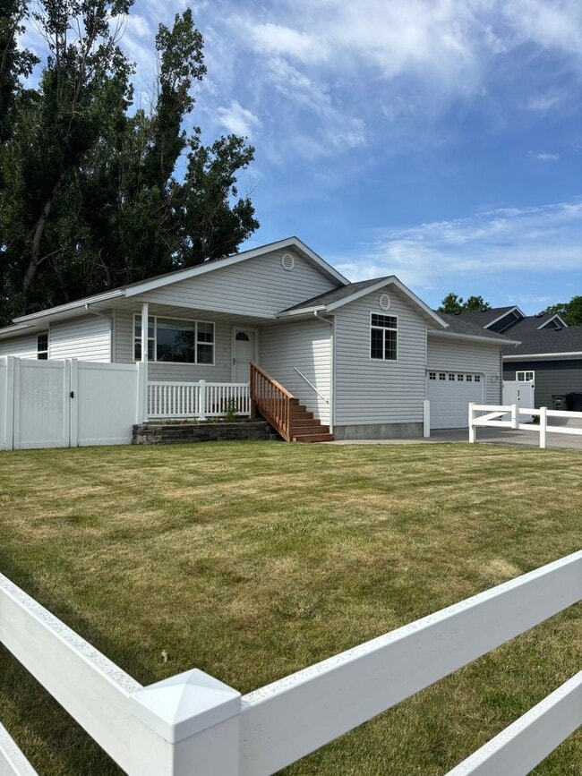 property at 1240 Peony Dr