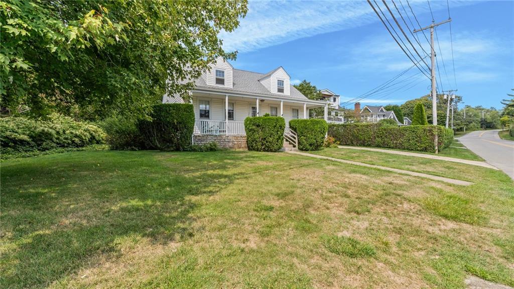 56 Ruggles Ave in Newport, RI - Building Photo