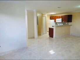 861 SE 8th Ct, Unit #4 in Hialeah, FL - Building Photo