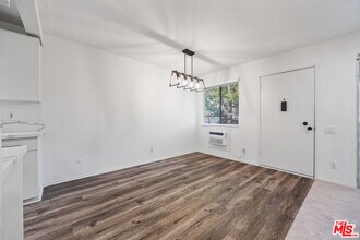 322 Miraleste Dr in Los Angeles, CA - Building Photo - Building Photo