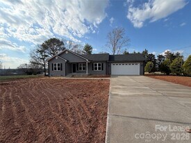 1296 Micol Rd in Newton, NC - Building Photo