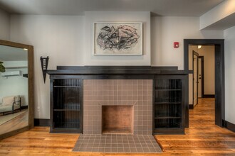 Colonial Hotel Apartments in Omaha, NE - Foto de edificio - Building Photo