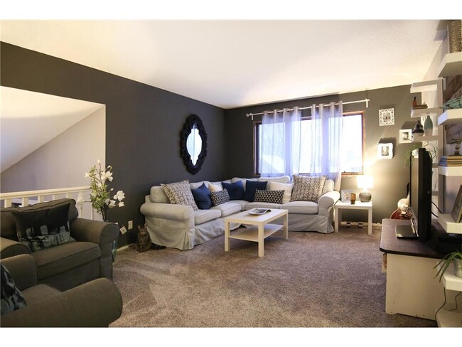 15609 Highview Dr in Apple Valley, MN - Building Photo - Building Photo