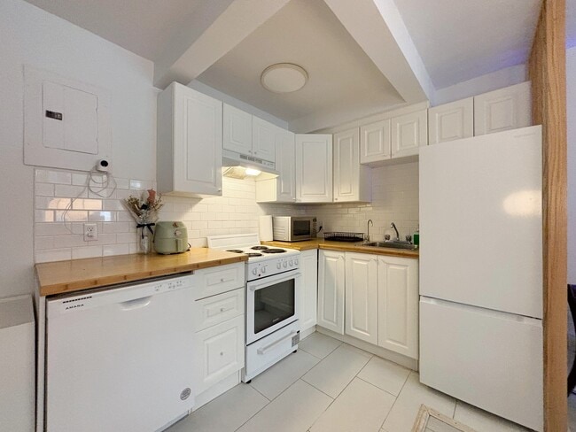 property at 7320 Christophe-Colomb