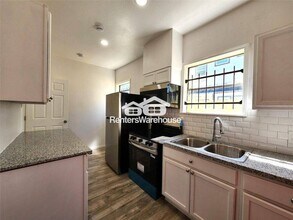 2706 1/2 Berry St in Houston, TX - Building Photo - Building Photo