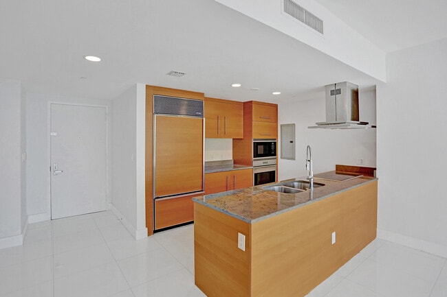 495 Brickell, Unit 4405 in Miami, FL - Building Photo - Building Photo