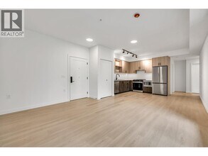 2002 St George St in Port Moody, BC - Building Photo - Building Photo