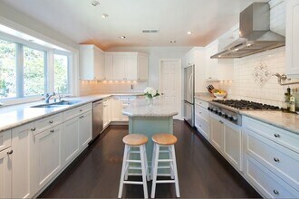 7120 Pacific View Dr in Los Angeles, CA - Building Photo - Building Photo