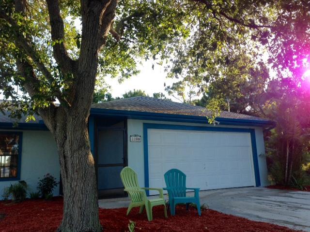 2208 SE Trillo St in Port St. Lucie, FL - Building Photo