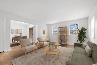 Williamsburg in Cincinnati, OH - Building Photo - Building Photo