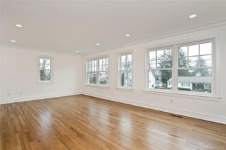 50 Oak St in New Canaan, CT - Building Photo - Building Photo