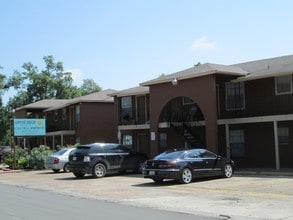 Casa Villa Apartments in Houston, TX - Building Photo - Building Photo