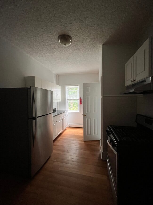 29 Clarke Ave, Unit 1L
