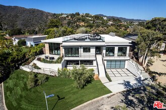 286 Quadro Vecchio Dr in Los Angeles, CA - Building Photo - Building Photo