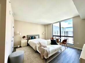 105 NE 25th St, Unit S2 in Miami, FL - Building Photo - Building Photo
