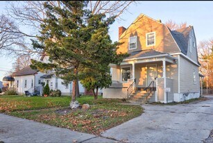 1610 Court St in Saginaw, MI - Building Photo