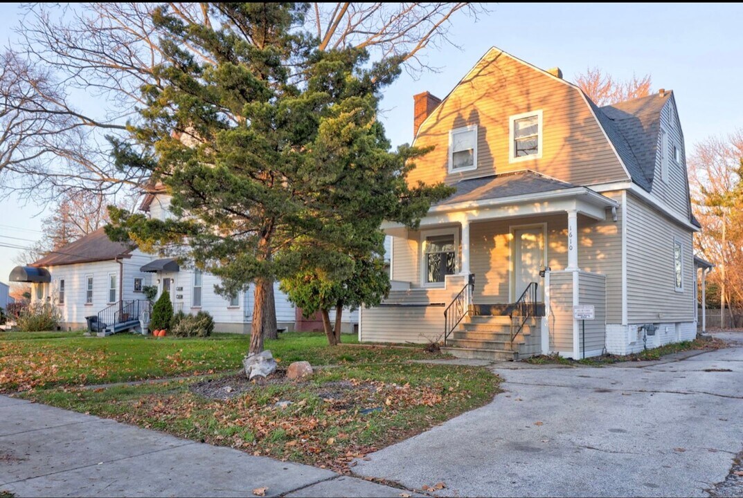 1610 Court St in Saginaw, MI - Building Photo