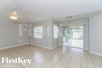 9041 Irving Rd in Ft. Myers, FL - Foto de edificio - Building Photo