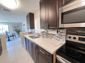 6499 NE 7th Ave in Boca Raton, FL - Building Photo - Building Photo