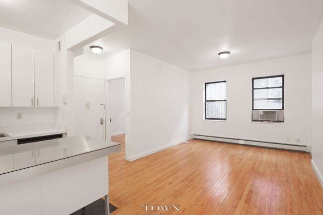 52 Spring St in New York, NY - Building Photo - Building Photo