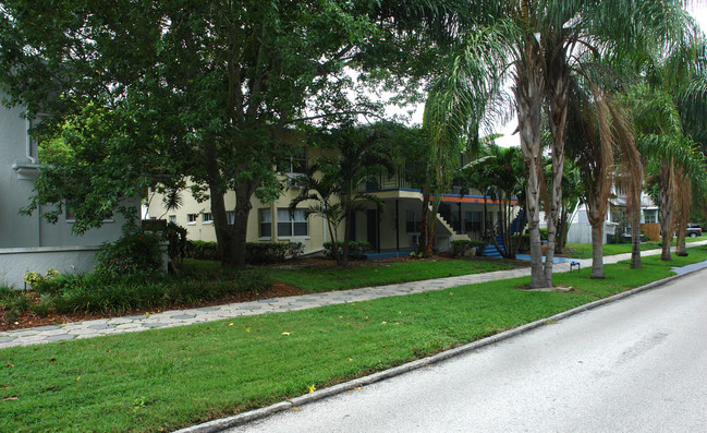 Tropic Aire Apartments in St. Petersburg, FL - Building Photo - Building Photo