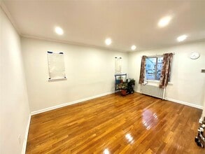 81-35 251st St in Queens, NY - Building Photo - Building Photo