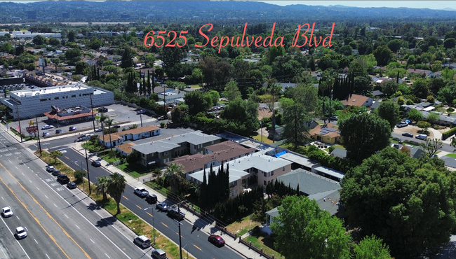 6525 Sepulveda Blvd in Van Nuys, CA - Building Photo - Building Photo