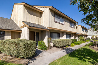 Pepperwood Village in Anaheim, CA - Building Photo - Building Photo