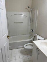 6922 NW 179th St in Hialeah, FL - Building Photo - Building Photo