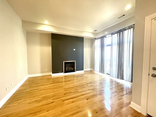 469 E Bowen Ave in Chicago, IL - Foto de edificio - Building Photo