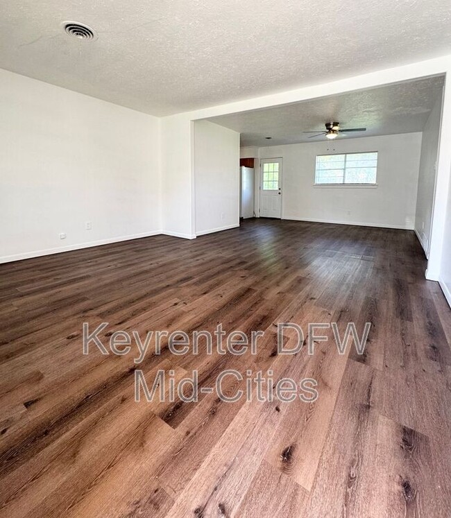 2605 Lasalle Dr in Irving, TX - Building Photo - Building Photo