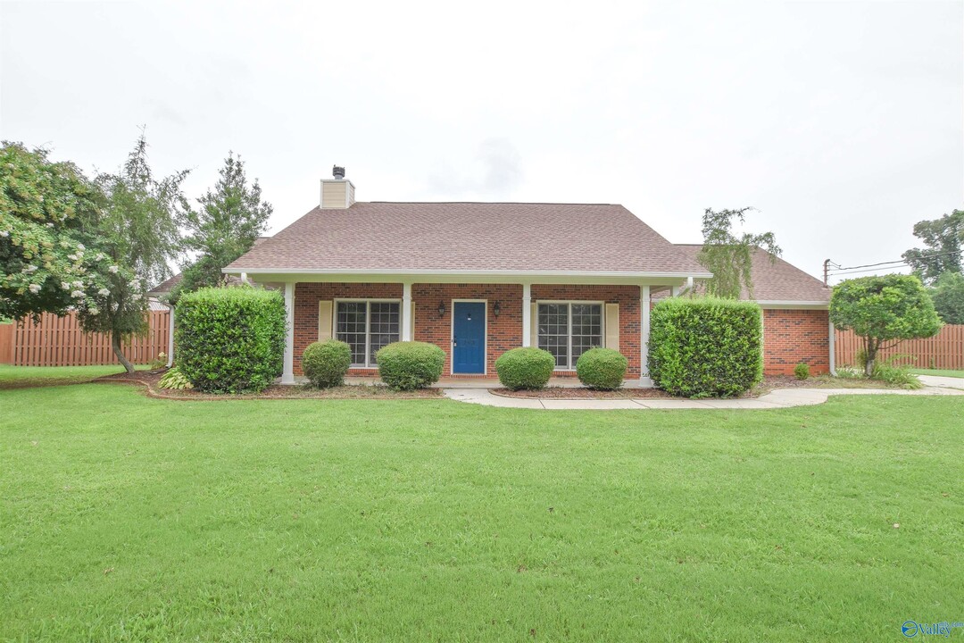 203 Sweet Bay Ct in Harvest, AL - Building Photo