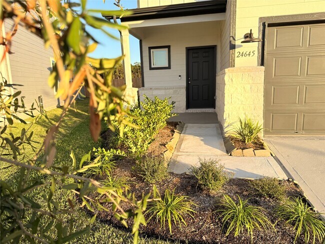 24645 Cascade Haven Rd in Porter, TX - Building Photo - Building Photo