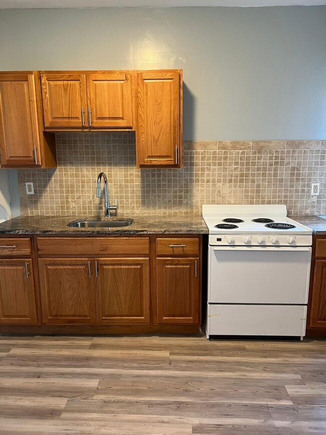 703 French in Farrell, PA - Foto de edificio - Building Photo