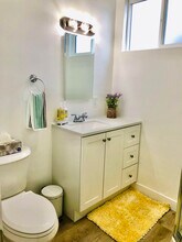 4564 W 161st St in Lawndale, CA - Foto de edificio - Building Photo