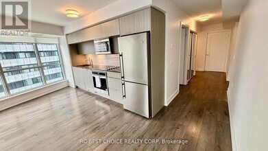 585-2585 Bloor St E in Toronto, ON - Building Photo - Building Photo