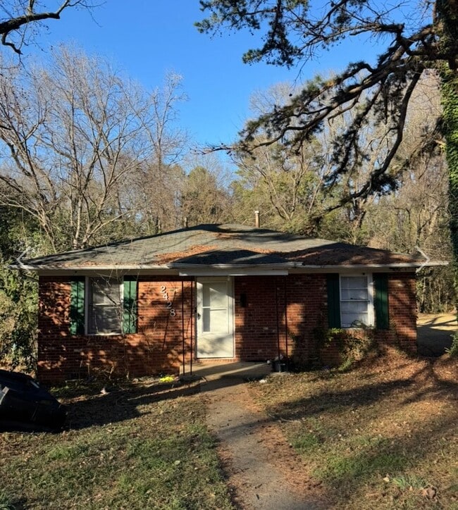 property at 2423 Crestview Dr