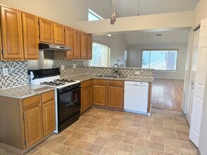 1143 Lerma Ln in Gilroy, CA - Building Photo - Building Photo