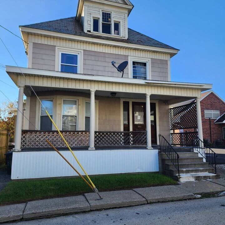 965 Livingston Ave-Unit -965 Livingston Ave 4 in Schenectady, NY - Building Photo