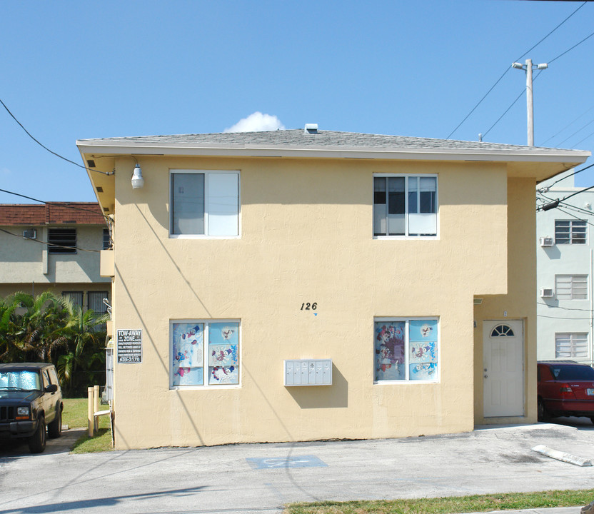 126 SW 21st Ave in Miami, FL - Building Photo