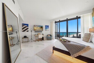 2201 Collins Ave in Miami Beach, FL - Foto de edificio - Building Photo