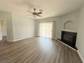 1600 Cardinal Bluff Dr in Las Vegas, NV - Building Photo - Building Photo