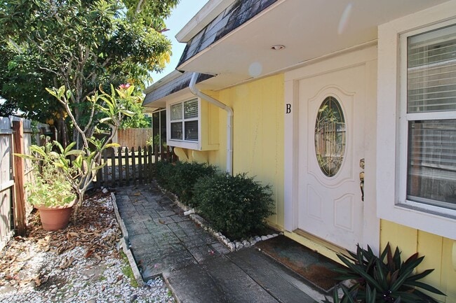 204 Jody Ct in Largo, FL - Foto de edificio - Building Photo