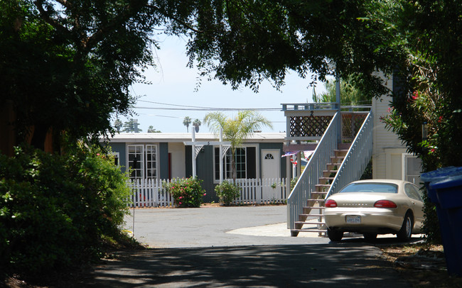 935 Alta Vista Dr in Vista, CA - Building Photo - Building Photo