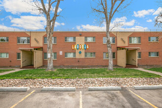 LaRonja Apartments in Lakewood, CO - Building Photo - Building Photo