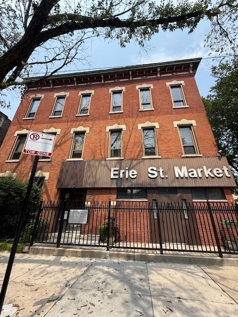 1902 W Erie St, Unit 2