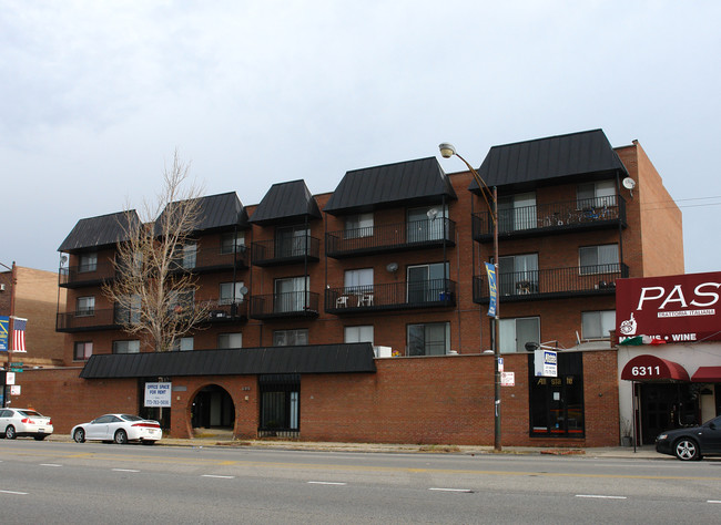 6313 N Milwaukee Ave in Chicago, IL - Building Photo - Building Photo
