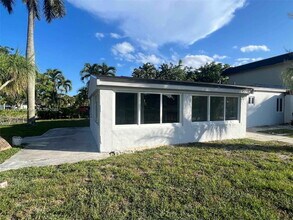 17690 NE 19th Ave in North Miami Beach, FL - Building Photo - Building Photo